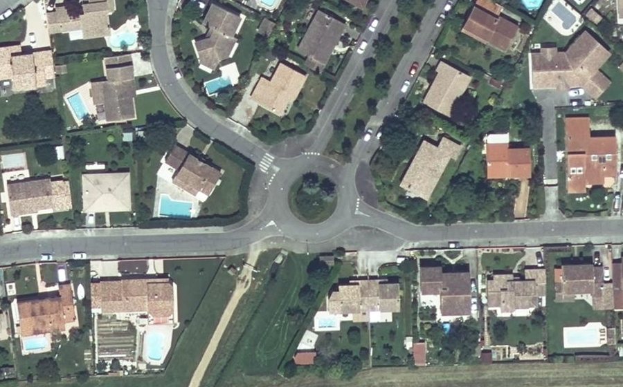 Vue aérienne du Rond-point anonyme n°23956419