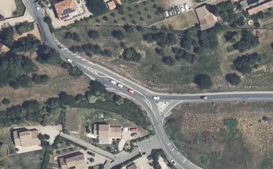Vue aérienne du Rond-point anonyme n°239577104