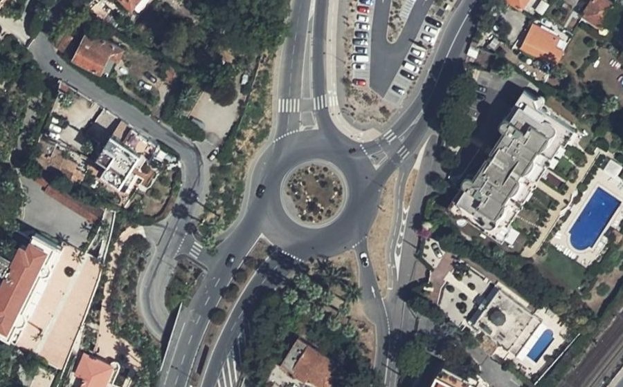 Vue aérienne du Rond-point anonyme n°239581123