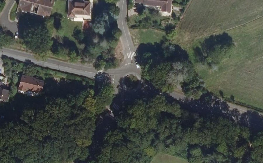 Vue aérienne du Rond-point anonyme n°23962713
