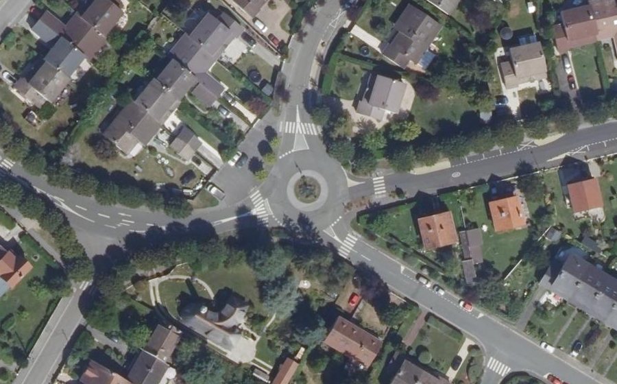 Vue aérienne du Rond-point anonyme n°23962746