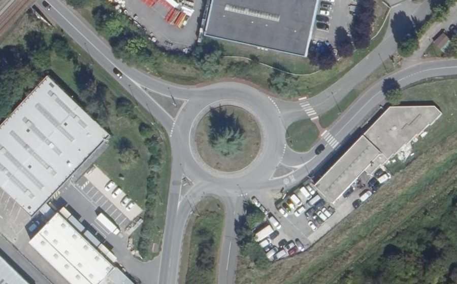 Vue aérienne du Rond-point anonyme n°23962772