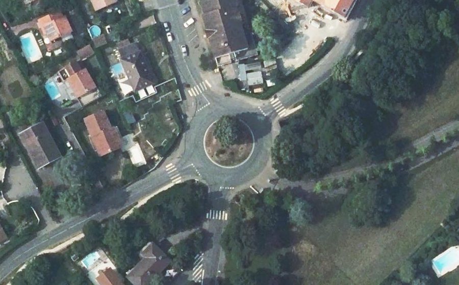 Vue aérienne du Rond-point anonyme n°23963277