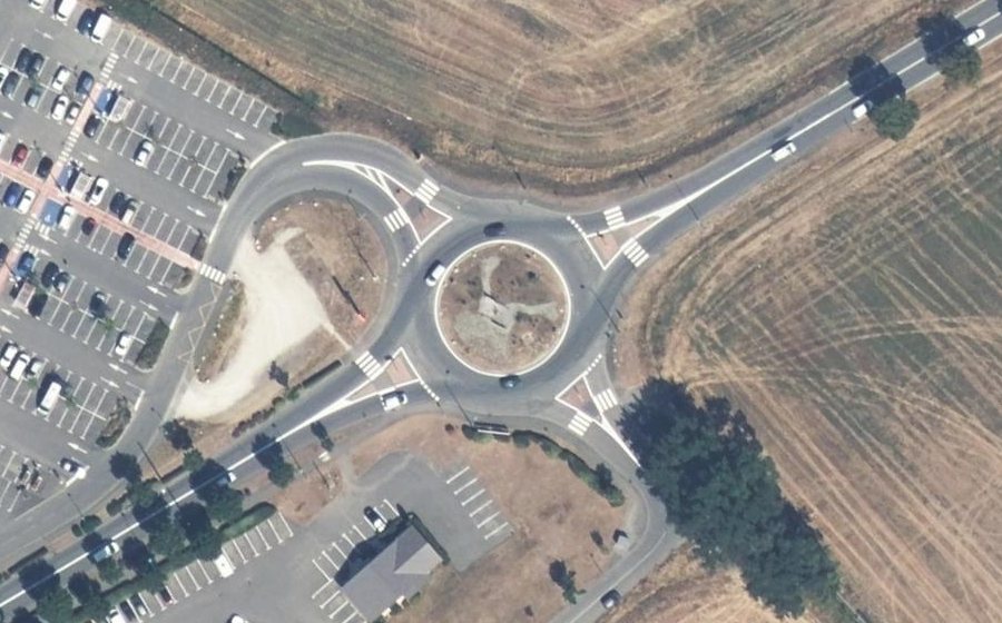 Vue aérienne du Rond-point anonyme n°23963855
