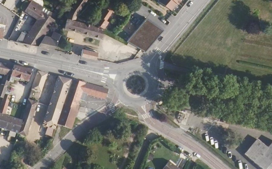 Vue aérienne du Rond-point anonyme n°23964768