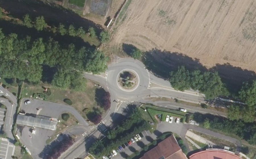 Vue aérienne du Rond-point anonyme n°23964770
