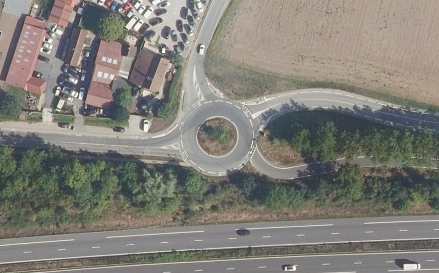 Vue aérienne du Rond-point anonyme n°23964777