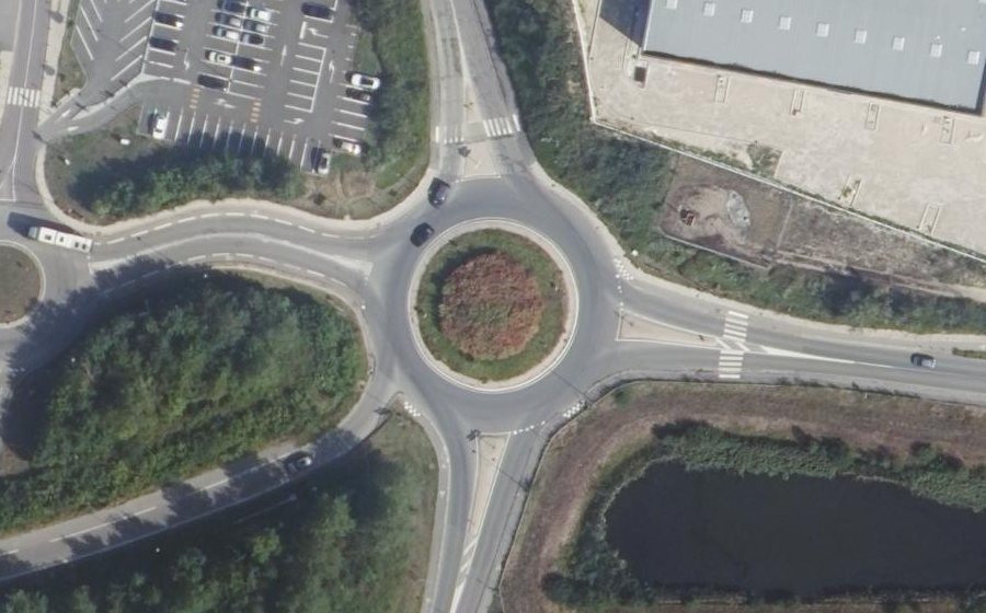 Vue aérienne du Rond-point anonyme n°23964850