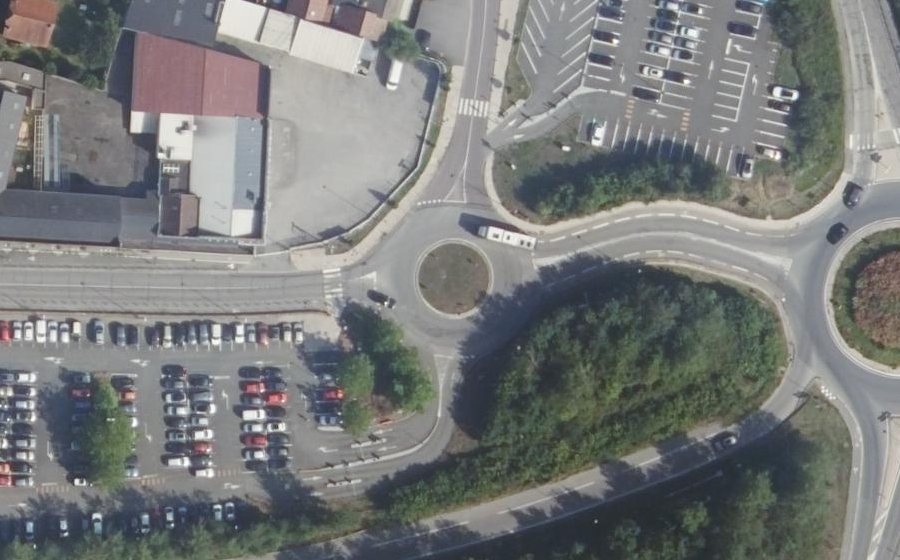 Vue aérienne du Rond-point anonyme n°23964853