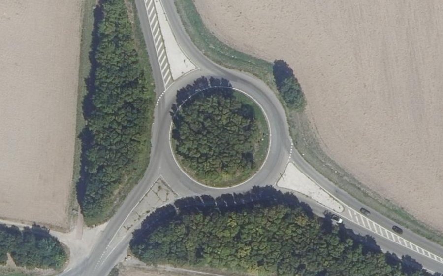 Vue aérienne du Rond-point anonyme n°23965499