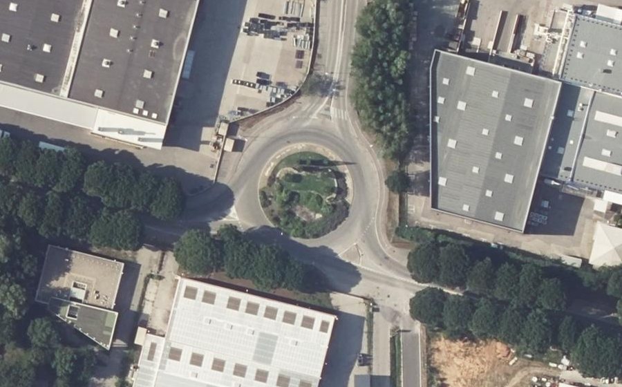 Vue aérienne du Rond-point anonyme n°23976875