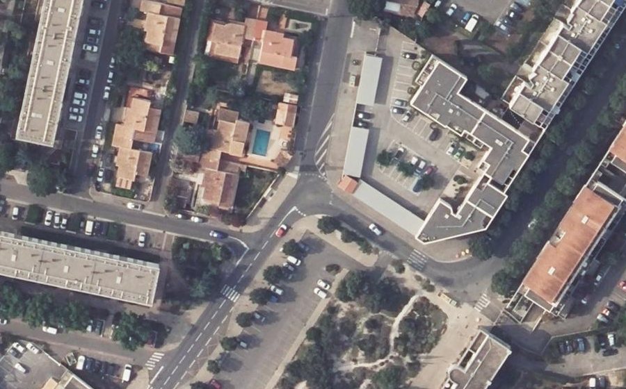 Vue aérienne du Rond-point anonyme n°239770914