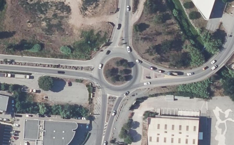 Vue aérienne du Rond-point anonyme n°23977216