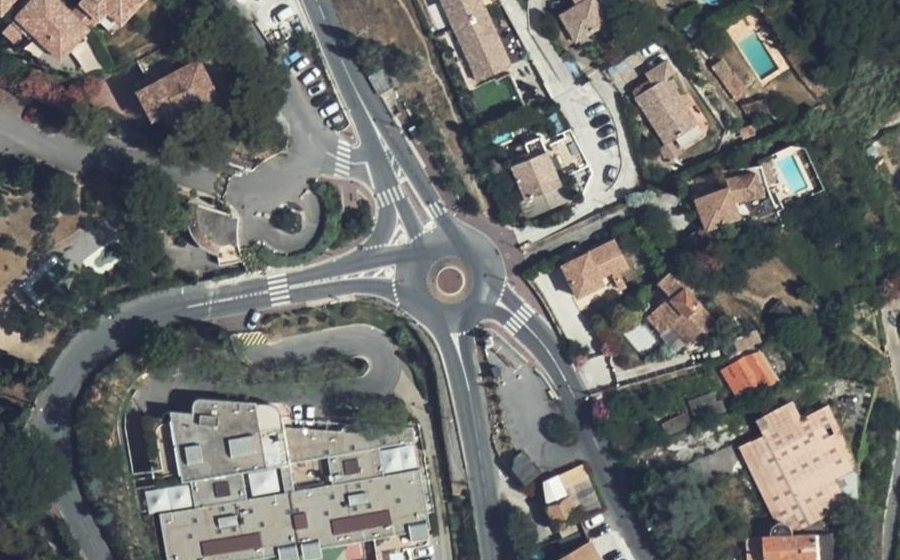 Vue aérienne du Rond-point anonyme n°23977858