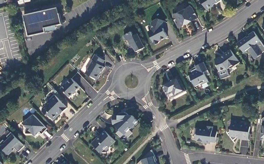 Vue aérienne du Rond-point anonyme n°23979603