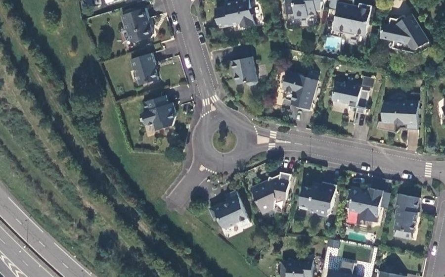 Vue aérienne du Rond-point anonyme n°23979606
