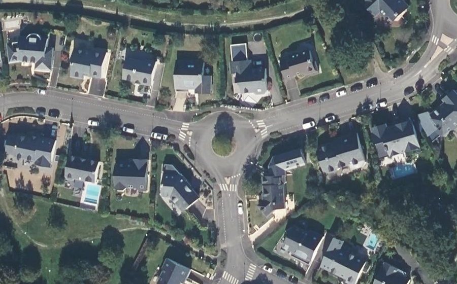 Vue aérienne du Rond-point anonyme n°23979611