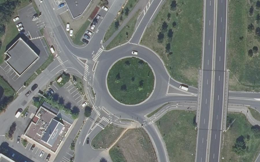 Vue aérienne du Rond-point anonyme n°23980207