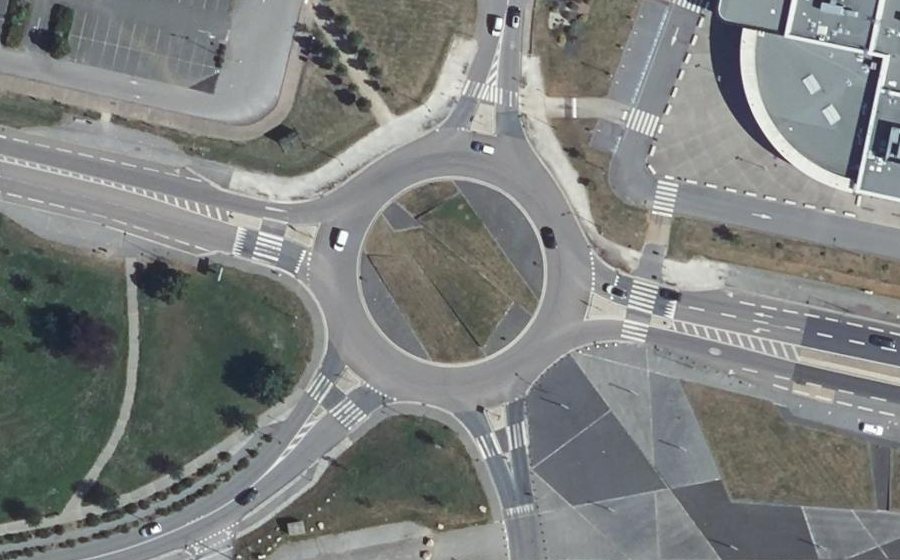 Vue aérienne du Rond-point anonyme n°23981107