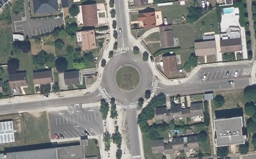 Vue aérienne du Rond-point anonyme n°23981111