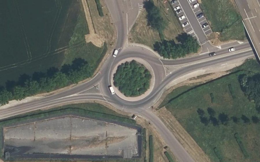 Vue aérienne du Rond-point anonyme n°23981265