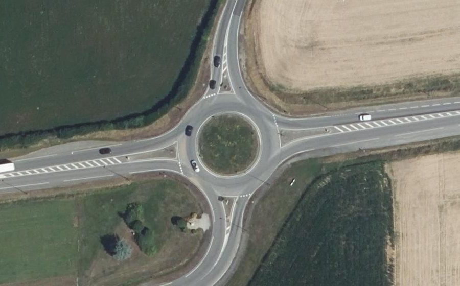 Vue aérienne du Rond-point anonyme n°23981334