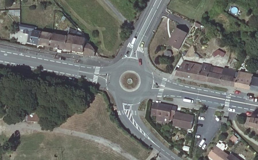 Vue aérienne du Rond-point anonyme n°23981365