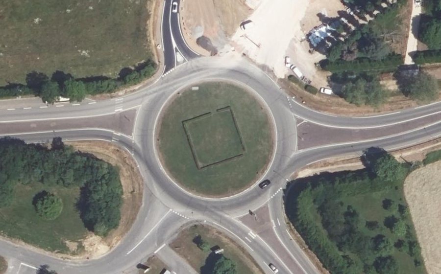 Vue aérienne du Rond-point anonyme n°23981412