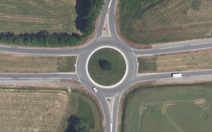 Vue aérienne du Rond-point anonyme n°23981413
