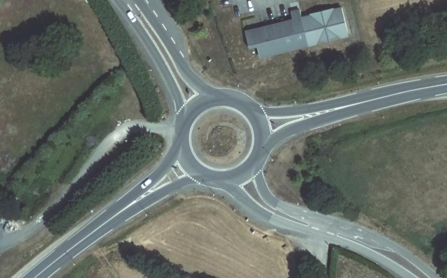 Vue aérienne du Rond-point anonyme n°23981414