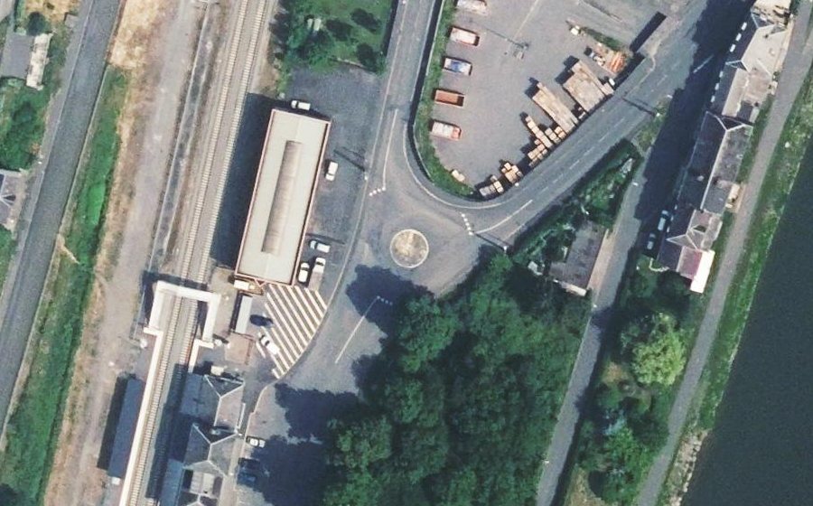 Vue aérienne du Rond-point anonyme n°239848816