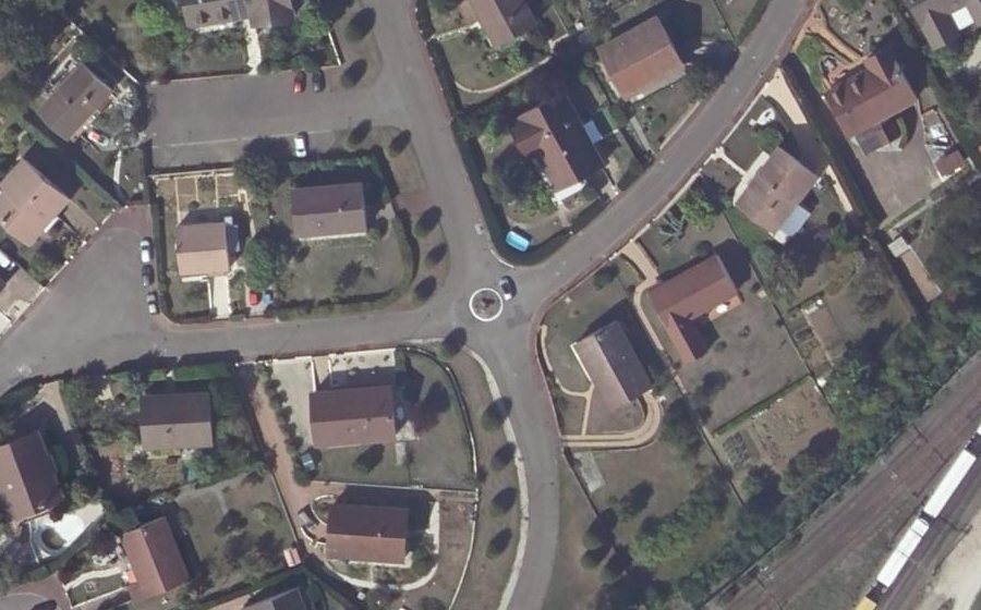 Vue aérienne du Rond-point anonyme n°23985683