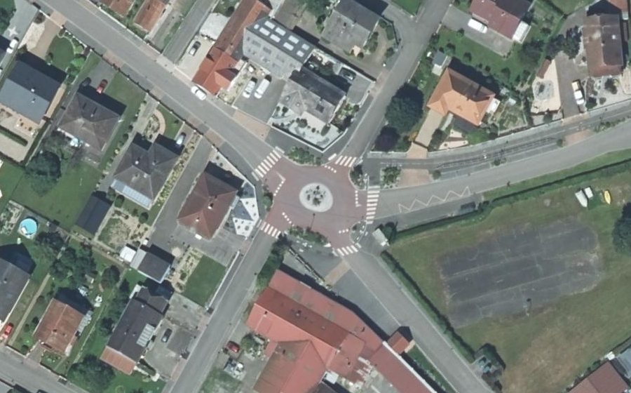 Vue aérienne du Rond-point anonyme n°23987719