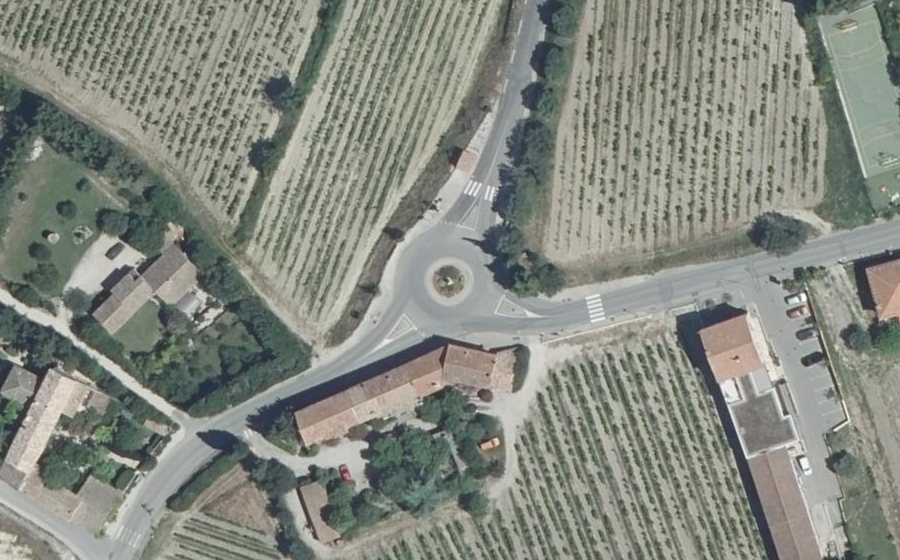 Vue aérienne du Rond-point anonyme n°239915068
