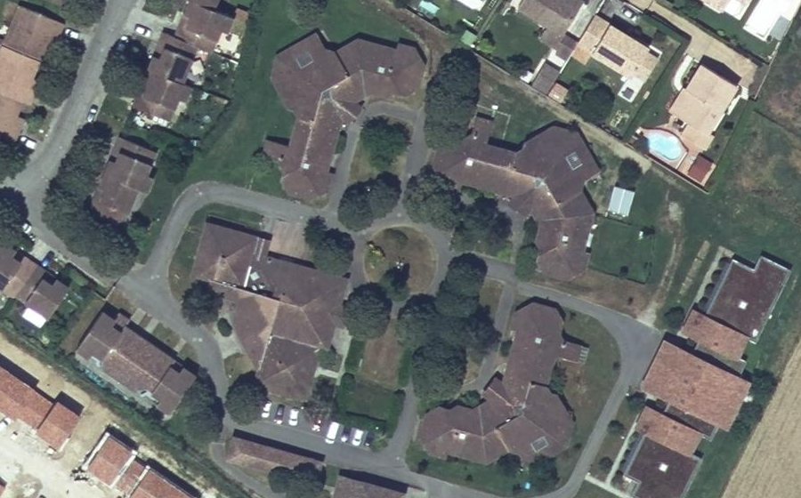 Vue aérienne du Rond-point anonyme n°23991908