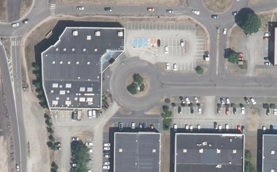 Vue aérienne du Rond-point anonyme n°23995438