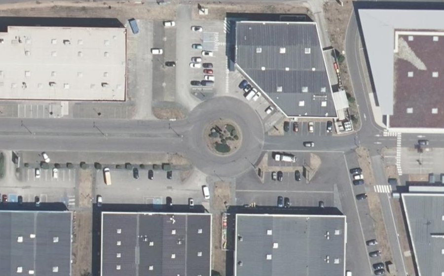 Vue aérienne du Rond-point anonyme n°23995440