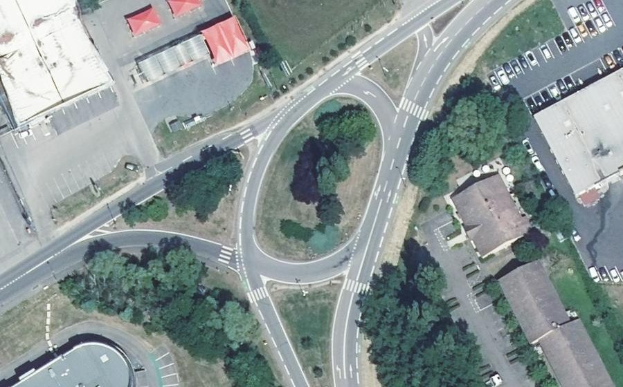 Vue aérienne du Rond-point anonyme n°23995760