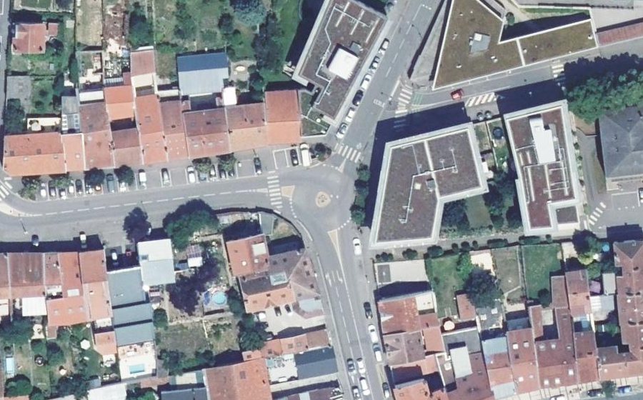 Vue aérienne du Rond-point anonyme n°23995905