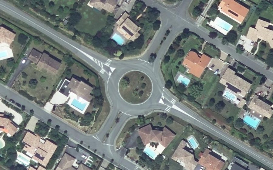 Vue aérienne du Rond-point anonyme n°23997215