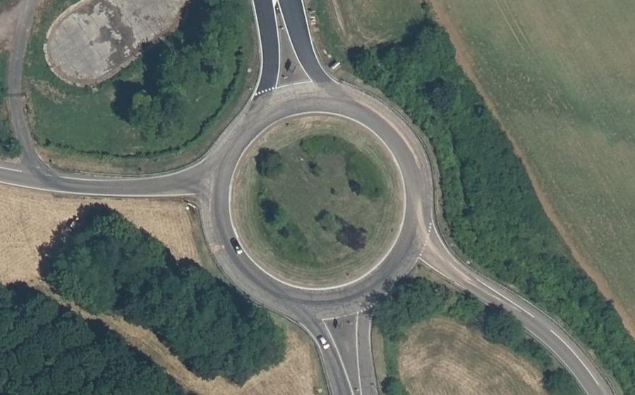Vue aérienne du Rond-point anonyme n°23998633