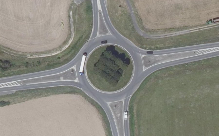 Vue aérienne du Rond-point anonyme n°23999926