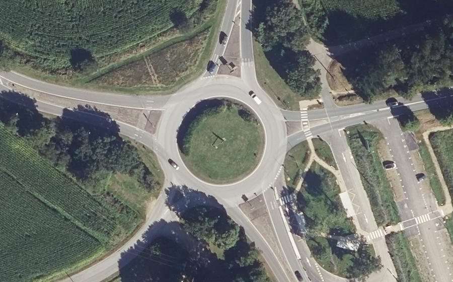 Vue aérienne du Rond-point anonyme n°24001476