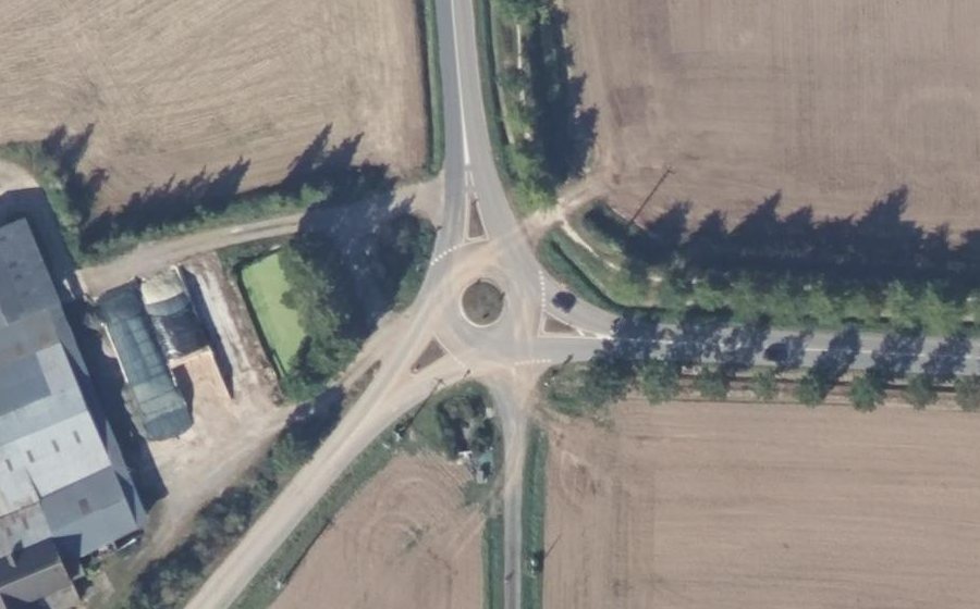 Vue aérienne du Rond-point anonyme n°24002345
