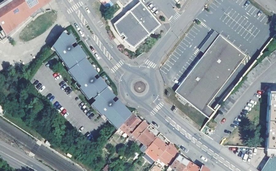 Vue aérienne du Rond-point anonyme n°24005203