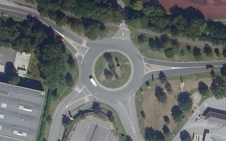 Vue aérienne du Rond-point anonyme n°24010209