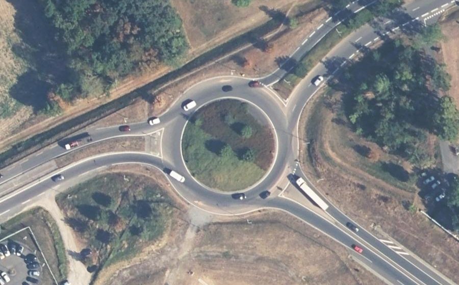 Vue aérienne du Rond-point anonyme n°24010677