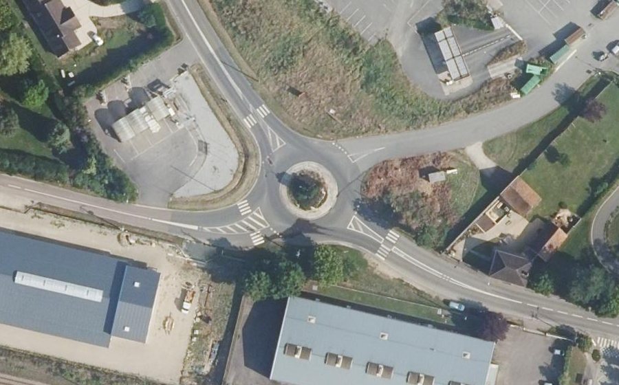 Vue aérienne du Rond-point anonyme n°24012083