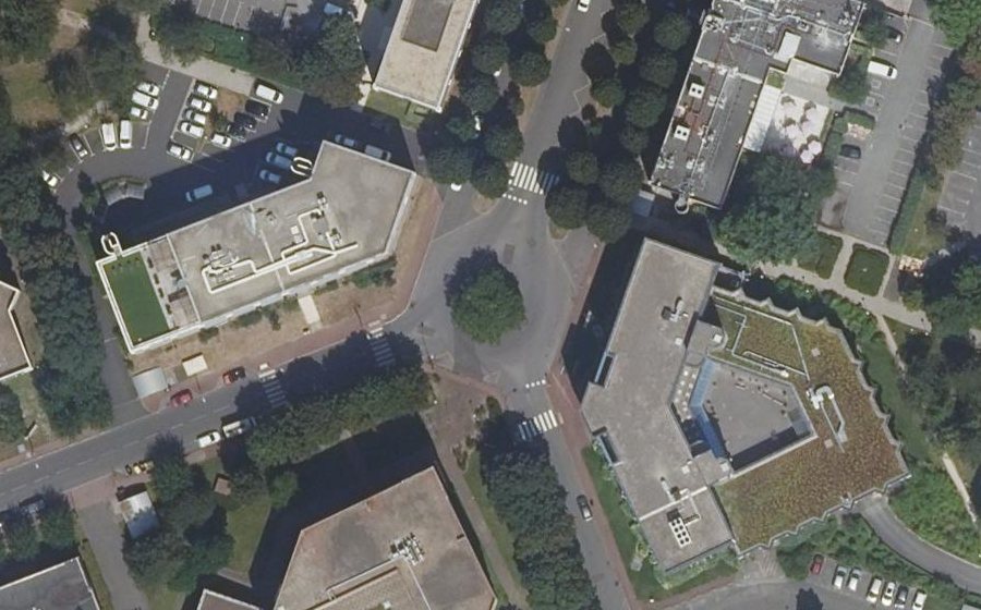 Vue aérienne du Rond-point anonyme n°240124078