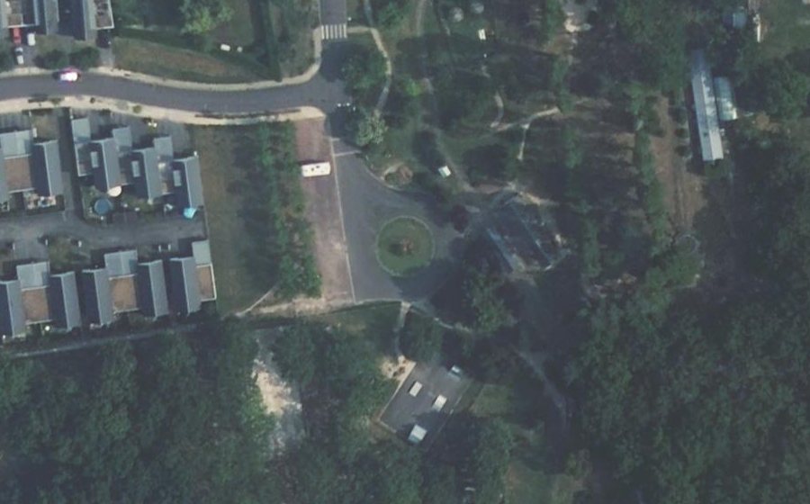 Vue aérienne du Rond-point anonyme n°240127292